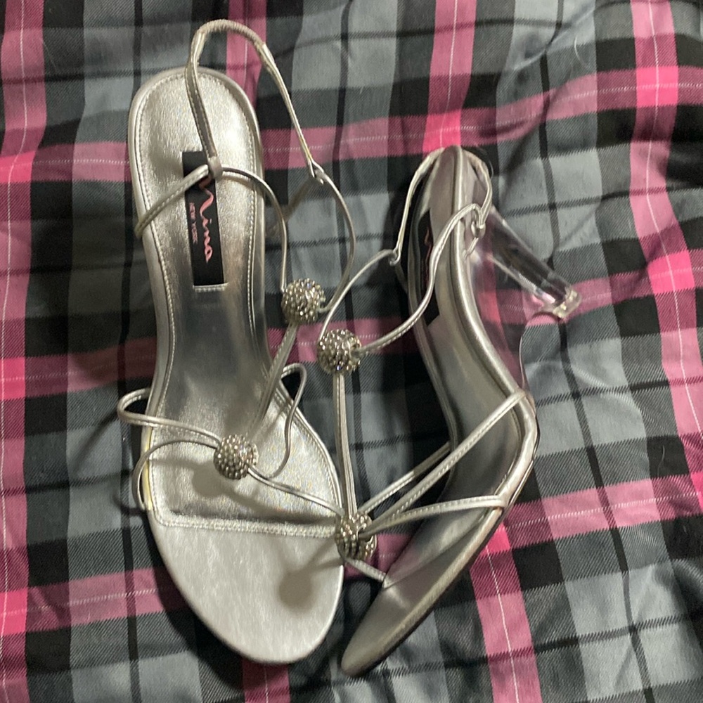 Size 91/2 Nina shoes silver in color